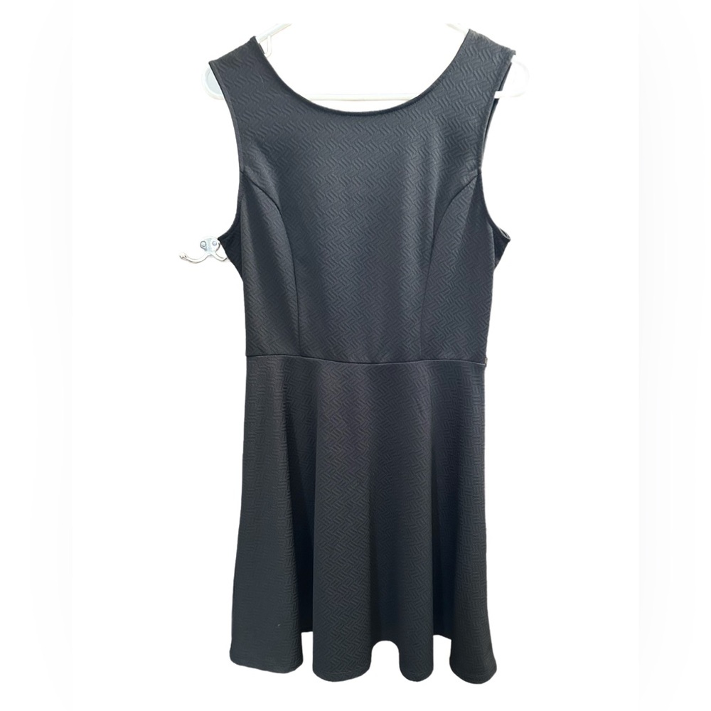 City Triangles Black Textured Mini Dress Sleeveless Wide Strap‎ Size 9